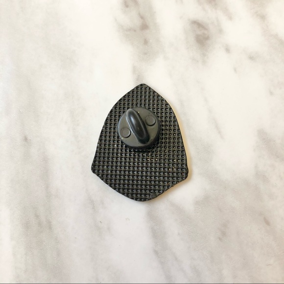 🎉 New Glitter Skeletor Skull Enamel Pin - Picture 4 of 7